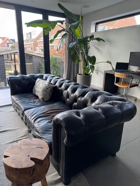 Image 1 of Bank chesterfield look in zwart geschuurd leer