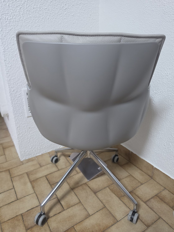 Image 1 of NEUF - " Juste déballé " Fauteuil Husk B&B Italia (Maxalto) - Cuir Gris