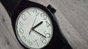 Vintage zwarte Quartz wandklok horloge 