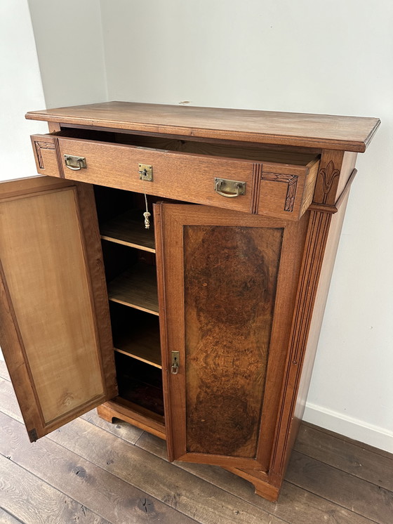 Image 1 of Armario de pared art déco antiguo / armario para niñas