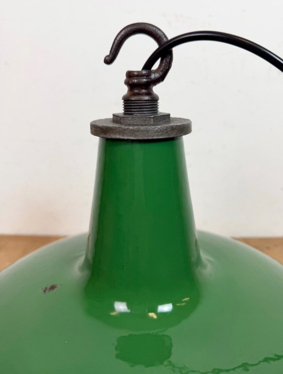 Image 1 of Industriële groene emaille hanglamp van Revo, jaren 1950.