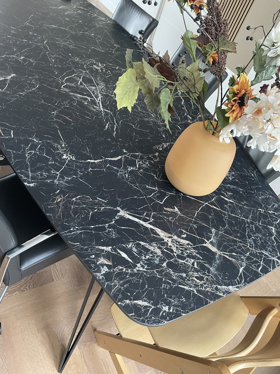 Image 1 of Mesa de comedor de cerámica con diseño único