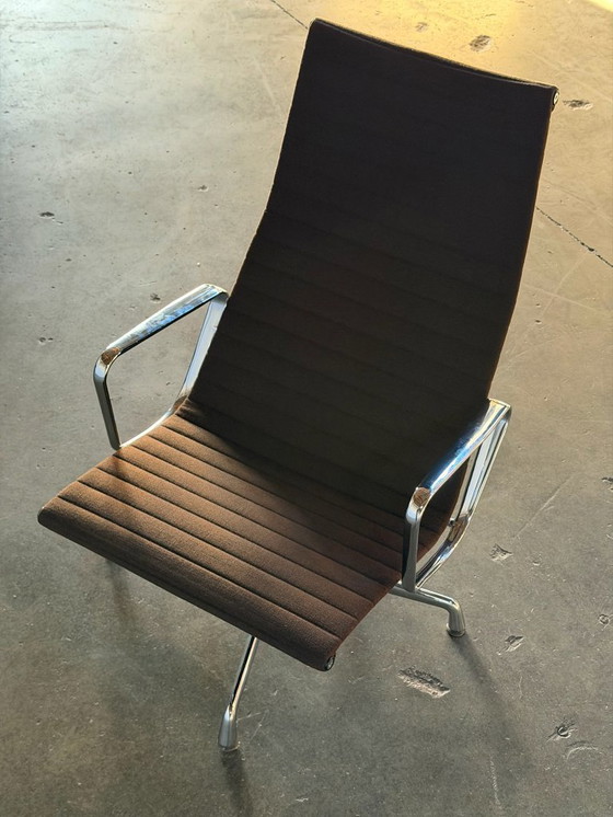 Image 1 of Vitra Eames EA124 | Hopsak