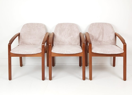 Image 1 of 3 vintage teakhouten Deense stoelen nieuw gestoffeerd roze rib