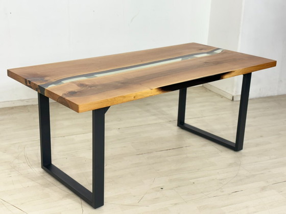 Image 1 of Eettafel van epoxyhars / eettafel / vergadertafel, massief walnoothout / 180 cm breed