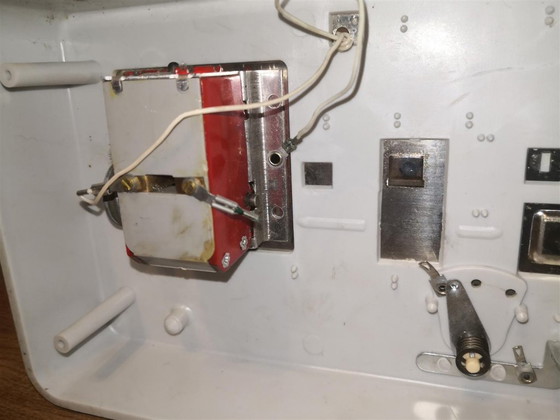 Zeldzame antieke speelgoednaaimachine Ma Cousette / Retro vintage jaren 60 – Ma Couestte (photo 13 of 16)