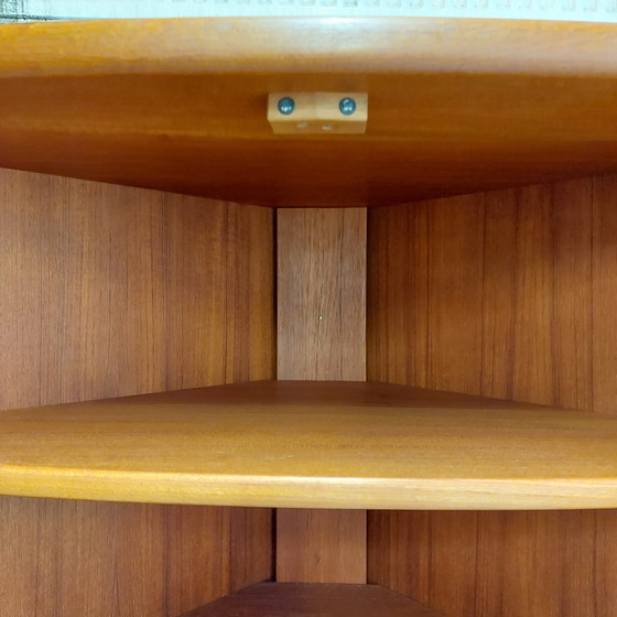 Image 1 of Mobile angolare danese d'epoca, vetrina angolare con illuminazione