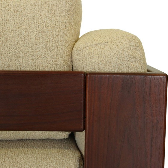 Image 1 of Sofá de tres plazas "Bastiano" restaurado en bouclé blanco roto y nogal, de Afra y Tobia Scarpa para Gavina, 1966