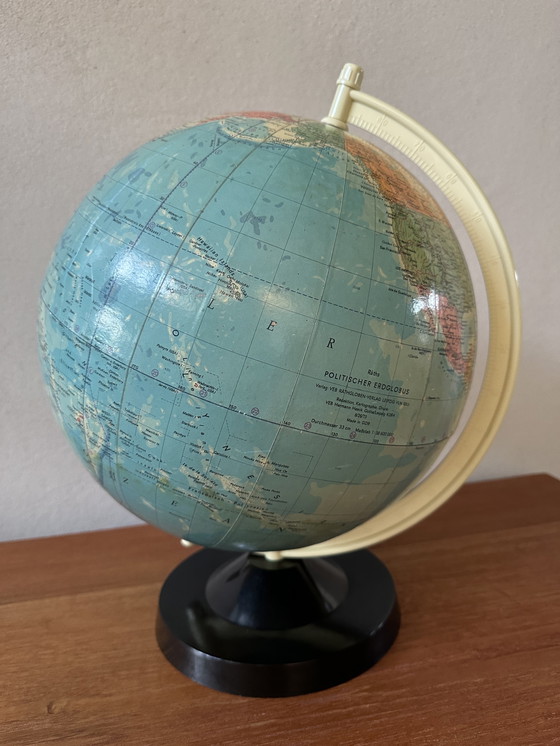 Image 1 of globe politique vintage