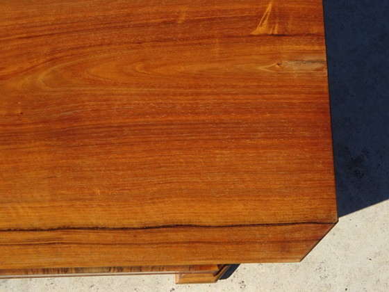 Image 1 of Commode Louis Philippe en noyer et ronce de noyer