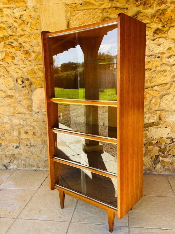 Image 1 of Librería de roble de mediados de siglo, con puertas correderas de cristal, década de 1960