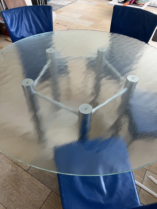 Modèle design avec pot chromé et lame de verre