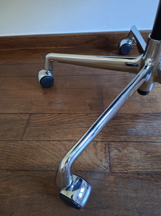 Image 1 of Poltrona Vitra Soft Pad EA 219 in pelle marrone castagna