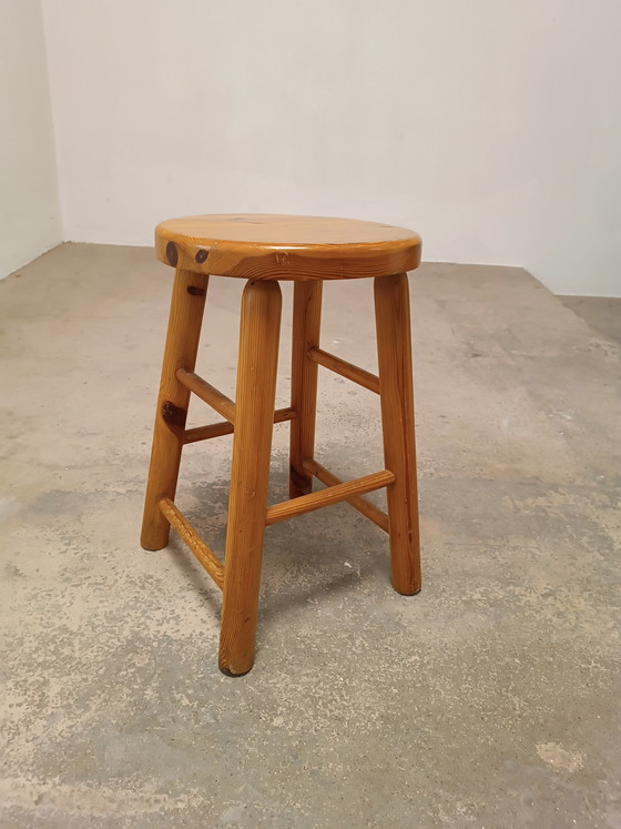 Image 1 of Sgabello vintage in legno massello di pino