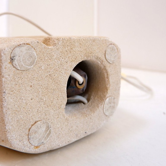 Image 1 of Brutalistische Tischlampe aus geschnitztem Kalkstein - Um 1980er Jahre