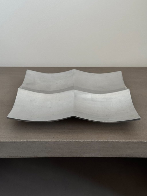 Vassoio portaoggetti in metallo vintage con design spaziale