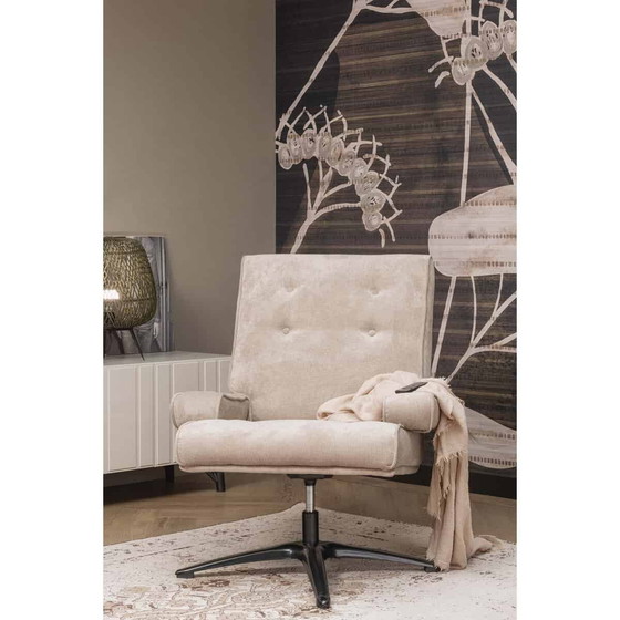 Image 1 of Poltrona girevole in legno William