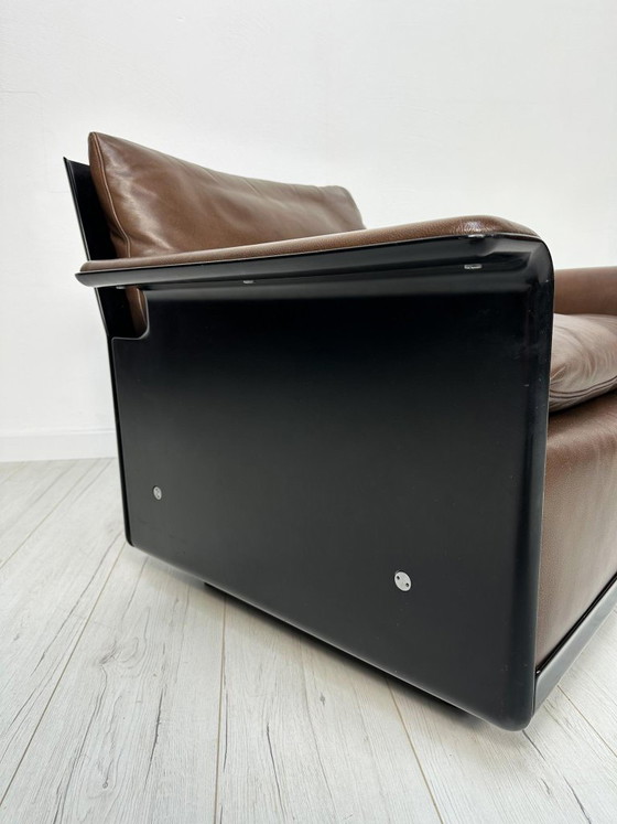 Image 1 of Vitsoe 620 loungestoel uit de jaren 60 van Dieter Rams – zwarte kuip en bruine leren fauteuil