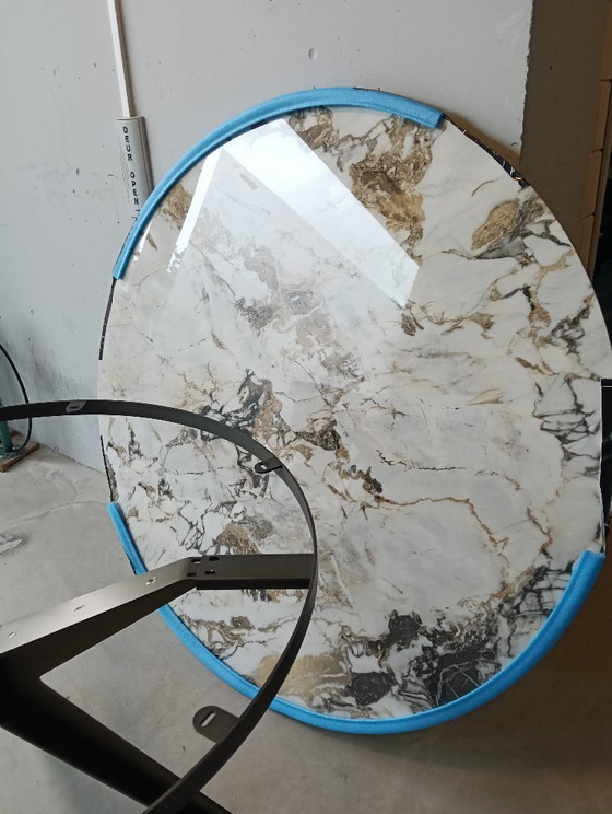 Image 1 of Ceramic dining table 130cm with bronze table base