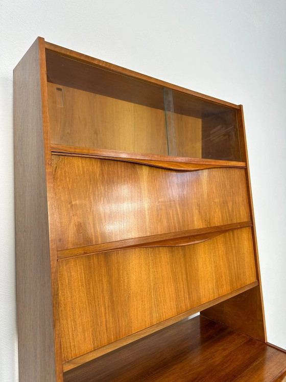 Image 1 of Mobiletto vintage in noce di Franz Ehrlich per VEB Deutsche Werkstätten Hellerau, design tedesco, anni '50