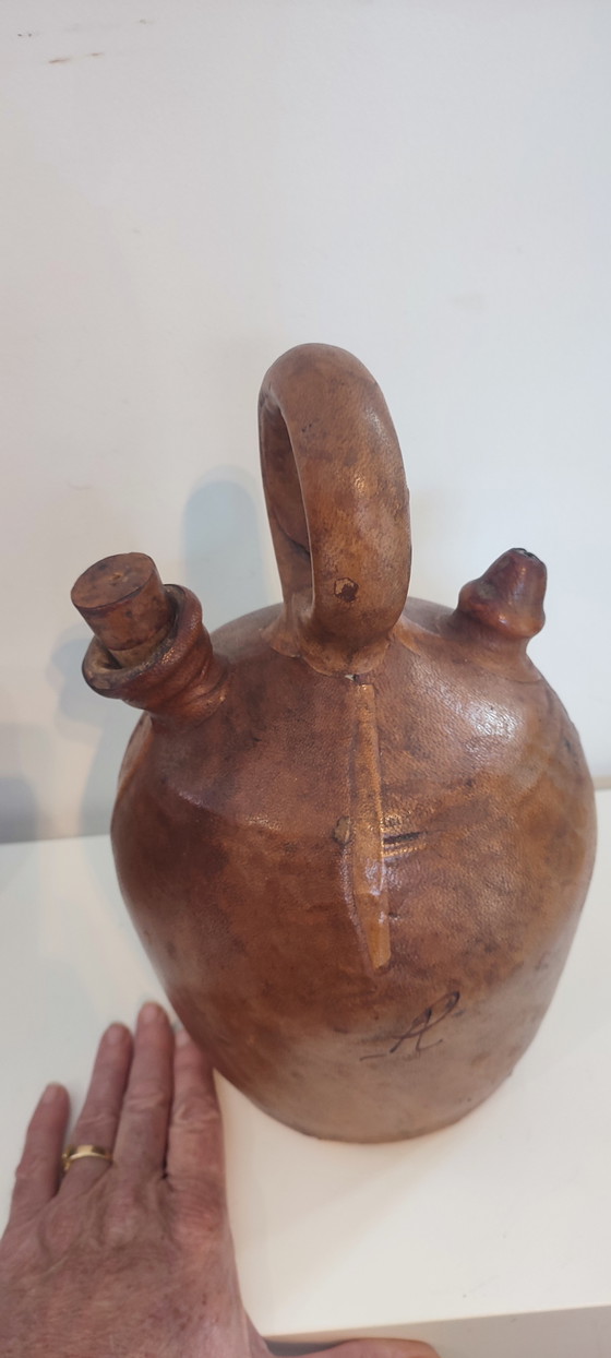 Image 1 of Gárgola , gran jarra de terracota recubierta de cuero