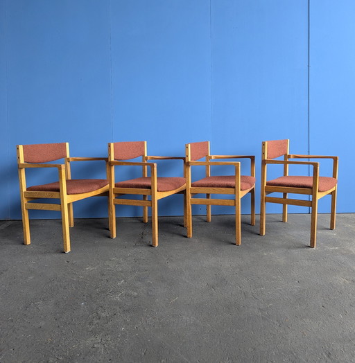 Set di 4 sedie da pranzo danesi vintage, rivestite di nuovo.