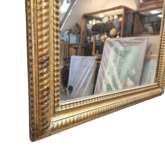 Antiker französischer vergoldeter Spiegelrahmen mit Wellenmuster, Ende des 19. Jahrhunderts – Glass, Wood (photo 6 of 9)