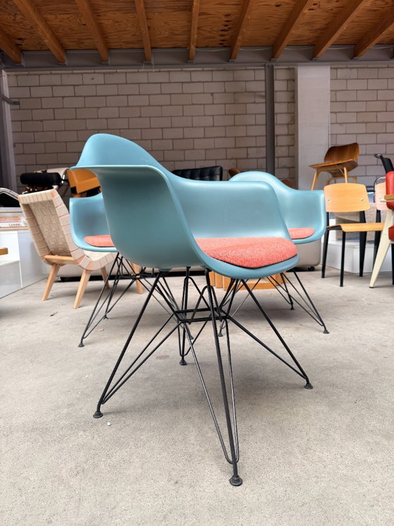 Vitra Eames DAR chair, Charles und Ray Eames (Lagerbestand: 6) – Esszimmerstühle, Metall, Kunststoff (photo 8 of 12)