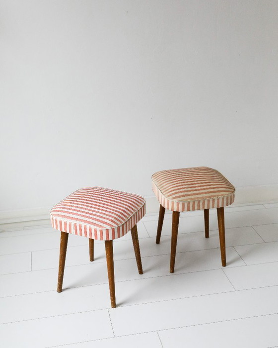 Image 1 of setje van twee vintage Thonet krukjes