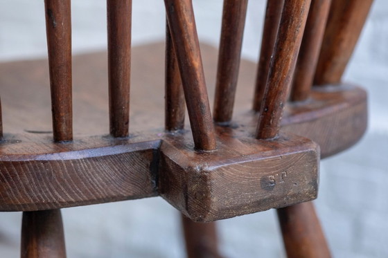 Image 1 of Vroege Charles Gibbons Windsor-stoel van iephout, 1889, High Wycombe