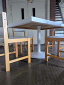 Vintage Eettafel Met 4 Lichte Farstrup Stoelen