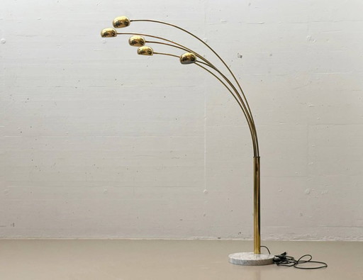 Lampada da terra ad arco di Harvey Guzzini, anni '70