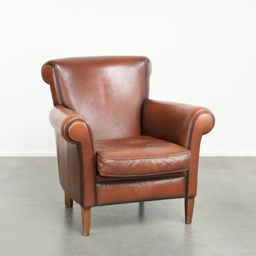 Tijdloze fauteuil/ armchair gemaakt van schapenleer met een mooie Engelse uitstraling – Leather