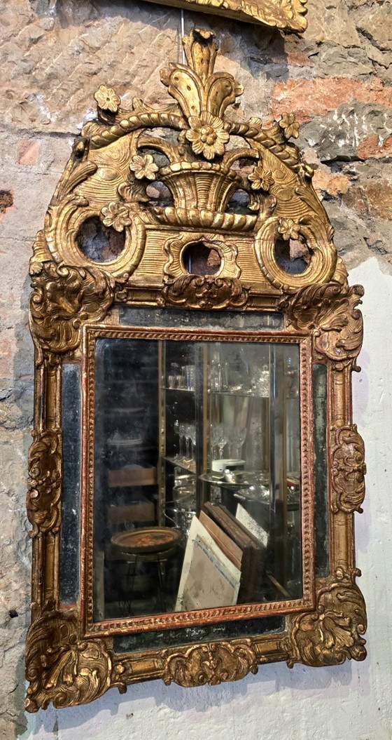 Image 1 of Regency period mirror with a carved and gilded wooden pediment – ​​18th century