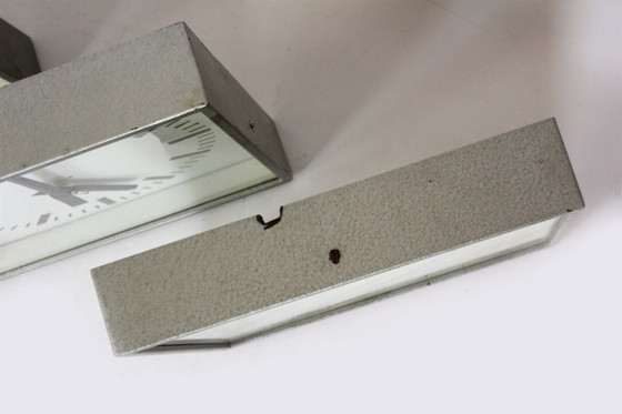 Image 1 of Orologi ferroviari quadrati industriali di Pragotron, anni '80, set di 3