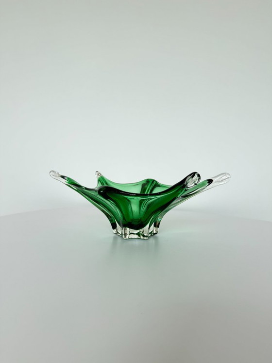 Image 1 of Cuenco escultural de cristal verde estilo Murano