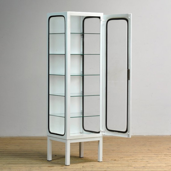 Image 1 of Armoire médicale vintage, années 1970