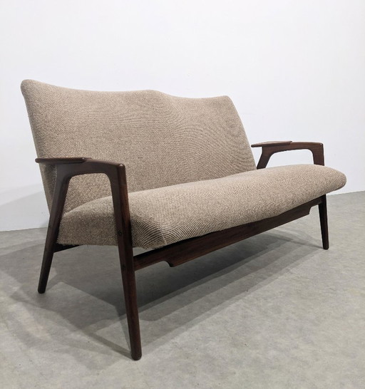 Sofá escandinavo de mediados de siglo