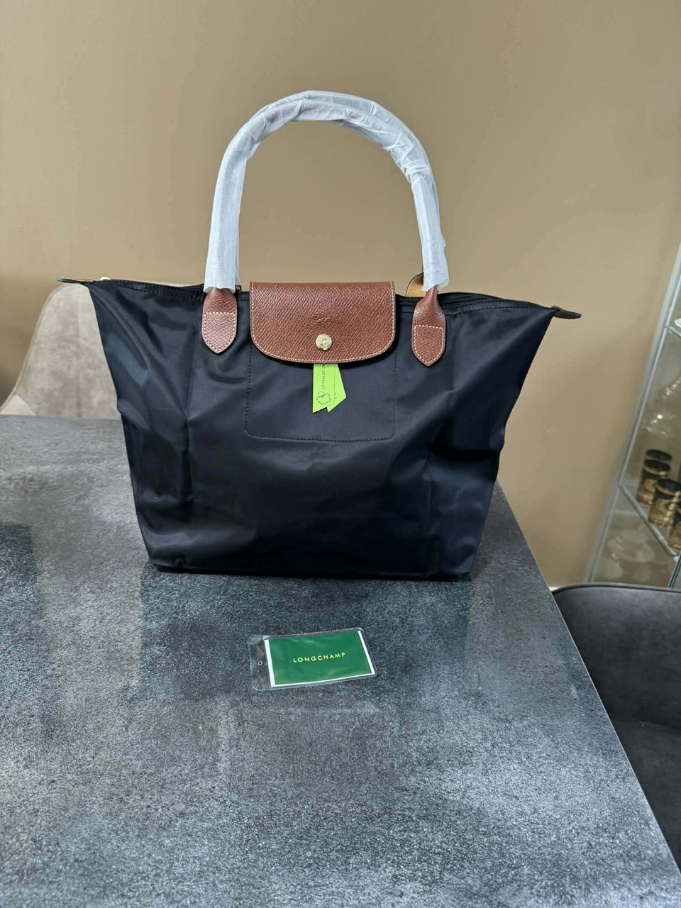 Auténtico bolso tote grande Longchamp Le Pliage en nailon negro y marrón.