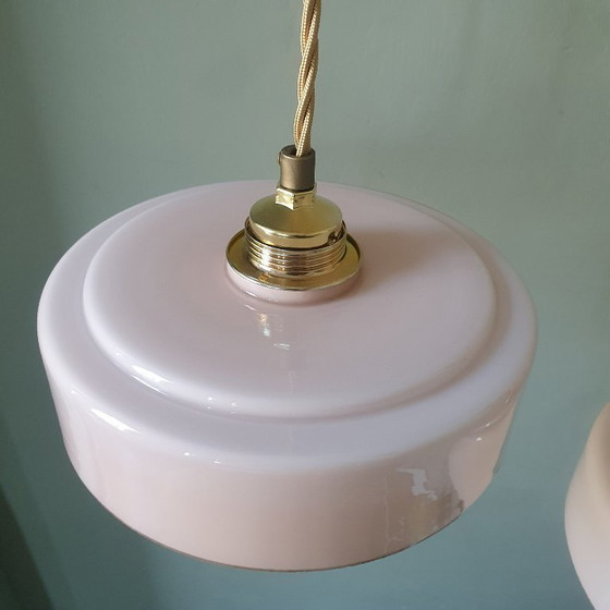 Image 1 of Ensemble (2) lampes suspendues Art Déco vintage en verre opalin rose pastel.