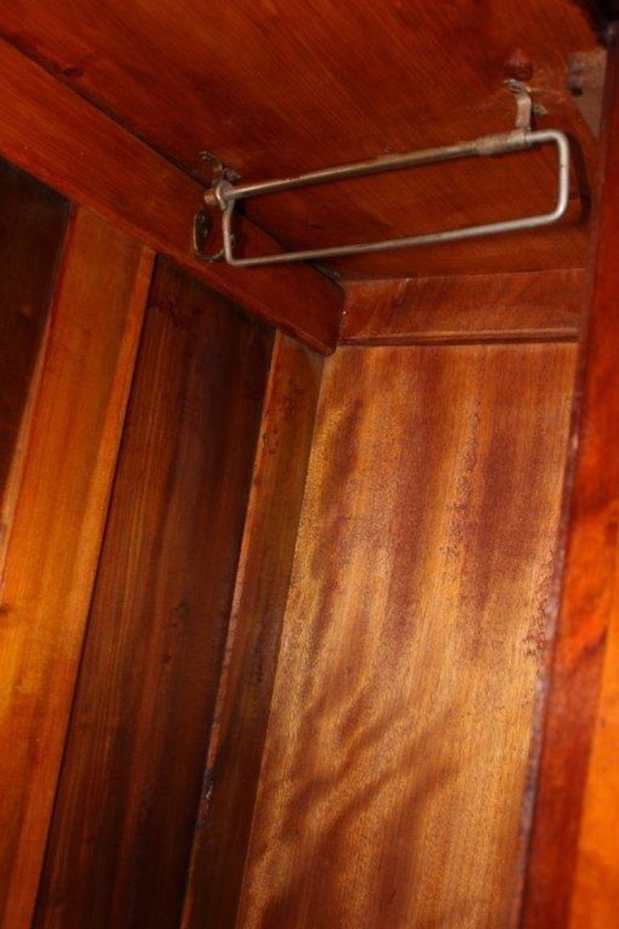 Image 1 of Armadio vintage in legno (anni 30-40) armadio per ragazze