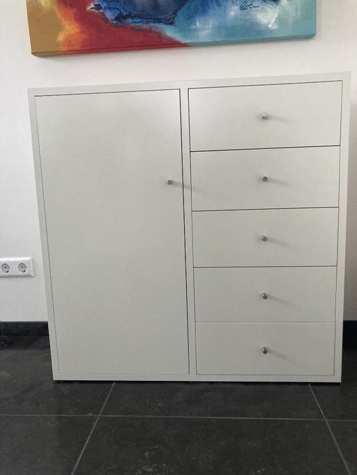 Op maat gemaakt ladenkastje gespoten mdf