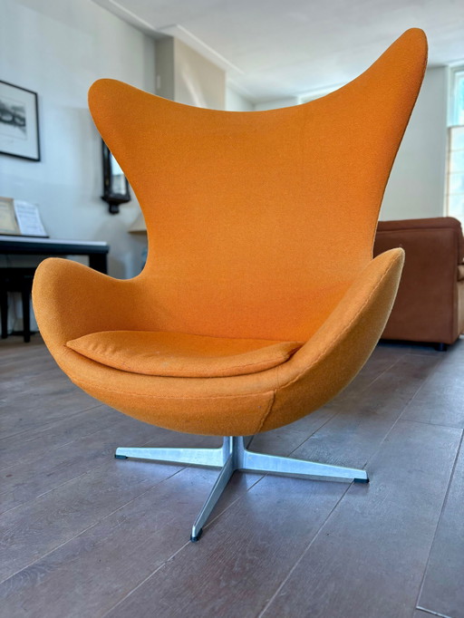 Fritz Hansen Egg Chair orange