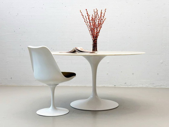 Image 1 of Primera serie de la mesa Tulip de Eero Saarinen para Knoll International, 1956