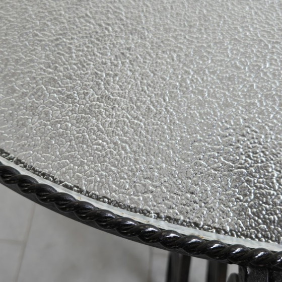 Image 1 of Vintage bijzettafel/salontafel uit de jaren 50, zwart metaal en mat glas.