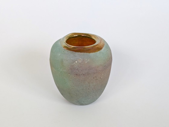 Heavy Mouth-Blown Art Glass Vase, Carnival-Style Gold Iridescence, Matte Sandblasted Finish – Vintage (photo 8 of 17)