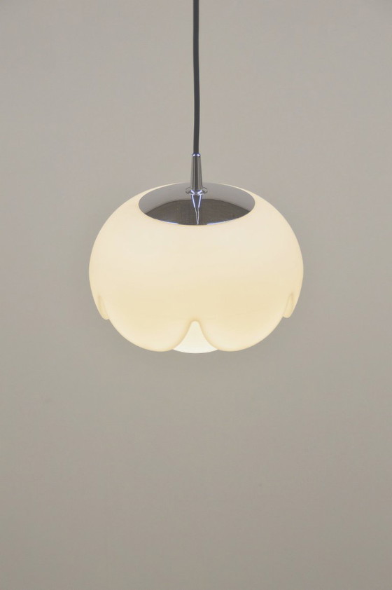 Image 1 of Suspension artichaut en verre opale de Peill & Putzler, 1974