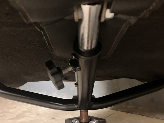 Image 1 of Fauteuil pivotant vintage en bois et cuir Hjort Knudsen