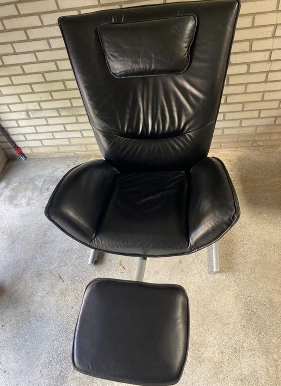 Image 1 of Poltrona Rolf Benz 4100 in pelle nera con poggiapiedi