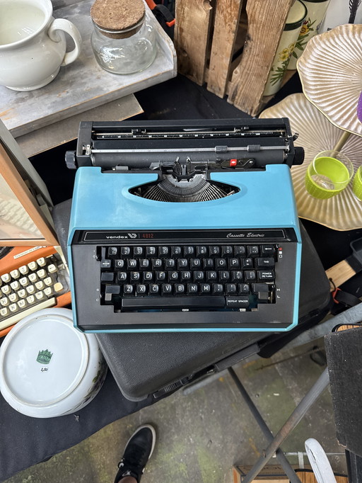 Vendex 4812 cassette Electric with case and accessories